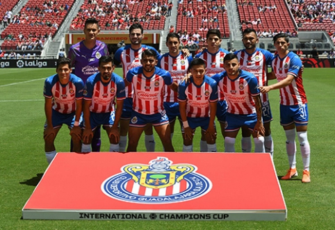 At least this: Mexican goalkeeper's goal across the entire field
