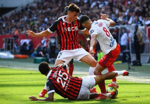 "Nice" defeated "Lyon" who collapsed again at the end of the match and wasted a 2 goal lead