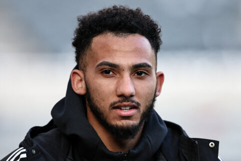 On the last day of the transfer window, Juventus signed Newcastle defender.