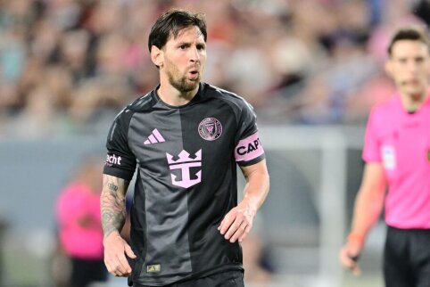 A Mexican referee was disqualified for six months over an autograph from L. Messi.