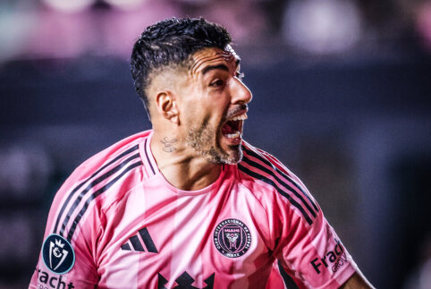 L. Suarez tried to bite his teammate.