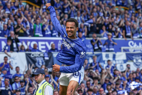 In the last men's football match at Goodison Park - a decisive win for Everton against Southampton