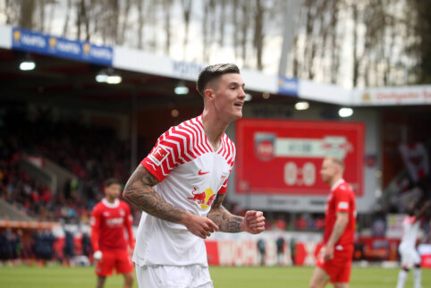 The Arsenal team is close to signing forward B. Šeškas.