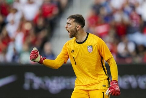 Goalkeeper M. Turner will transfer to the Lyon club