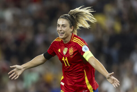 Spaniards crushed the dejected Portuguese