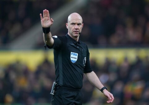 Bayern fans are outraged by the referee for the upcoming match against PSG.