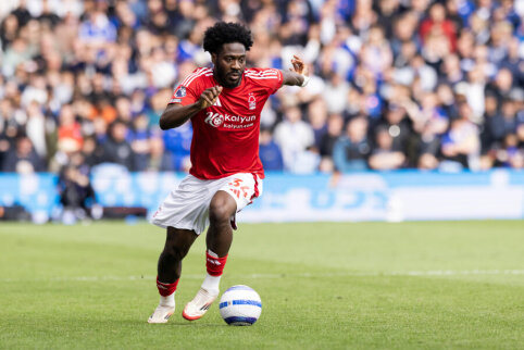 O. Aina will compete for three more years at the Nottingham Forest club.