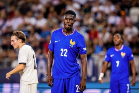 T. Barry officially transferred to the Everton team.