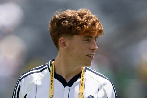 Real Madrid trainee V. Munoz will play for the Osasuna team.