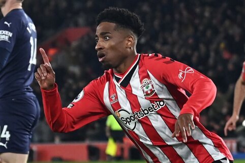 K. Walker-Peters will compete for West Ham United.