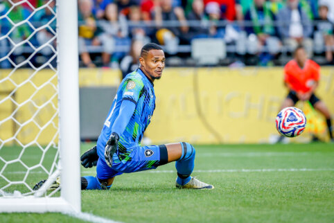 Goalkeeper J. Victor will compete in the West Ham team.