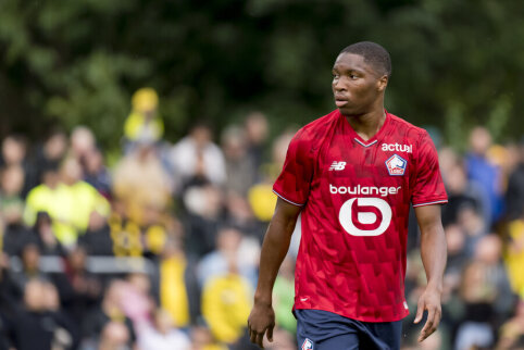 Bournemouth team to sign defender B. Diakite.