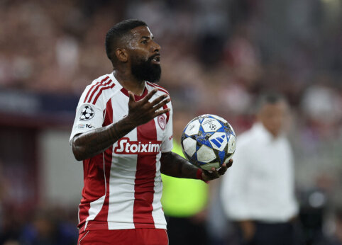 Olympiacos was unable to overcome Pafos players who were left with a man disadvantage for a long time.