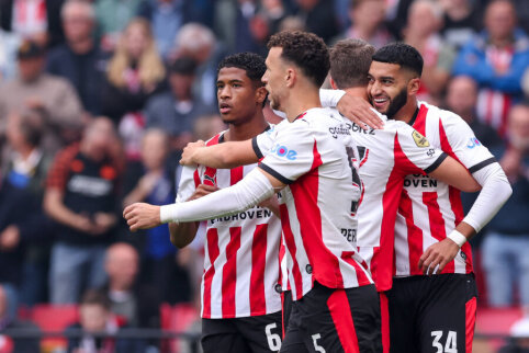 Ajax and PSV ended in a high-scoring draw