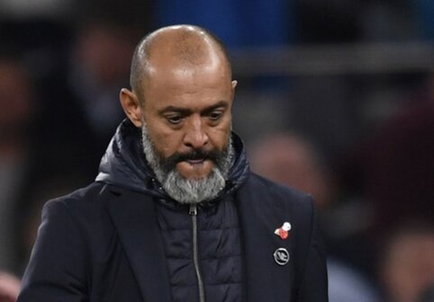 Official: N. Espirito Santo takes over the management of the West Ham United team.