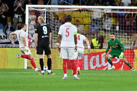 Champions League: E. Dier denied victory from Man City, R. Hojlund's brace secured 3 points for Napoli