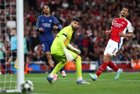 D. Raya will play for 'Arsenal' club for another three years.
