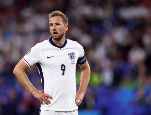 Led by H. Kane, England crushed Latvia, C. Ronaldo scored a double.