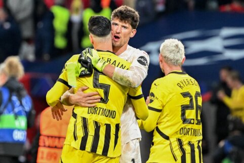 Borussia narrowly beat Augsburg away from home
