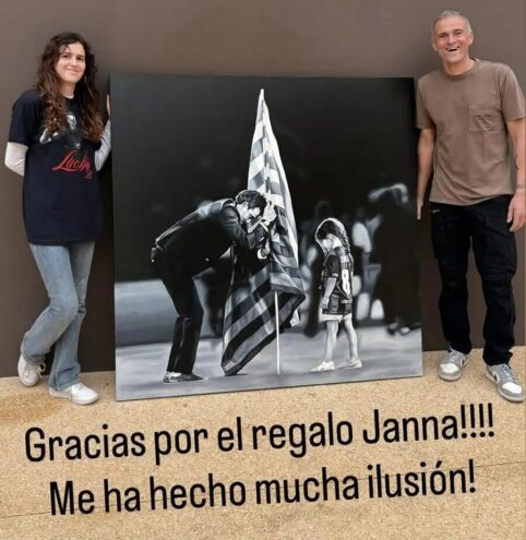 PSG coach L. Enrique received an exciting gift