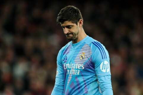 T. Courtois is modest: he does not consider himself among the top three goalkeepers.