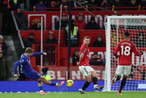 Everton Prevails over Man Utd Despite Being a Player Down