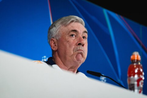 Brazil will ask C. Ancelotti to stay in the position for a longer period.
