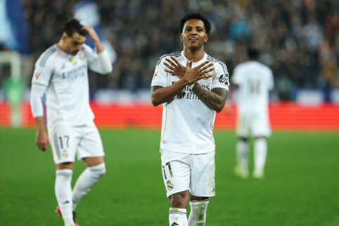 X. Alonso has kept his job for now: 'Real' defeated 'Alaves' in a very tough battle.