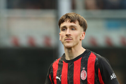 A. Saelemaekers officially extended his contract with AC Milan for six years.