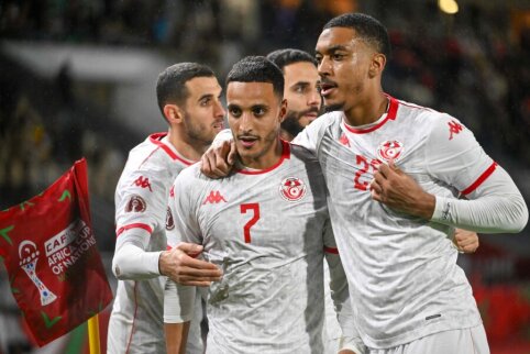 The Tunisian team confidently defeated the Ugandan football players.