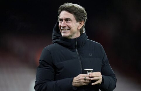 Huge scandal in London: "Tottenham" coach T. Frank was spotted with an "Arsenal" mug before the match.