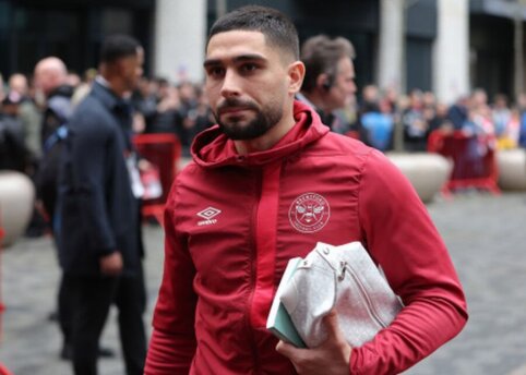 Forward N. Maupay extends his career with the Sevilla team