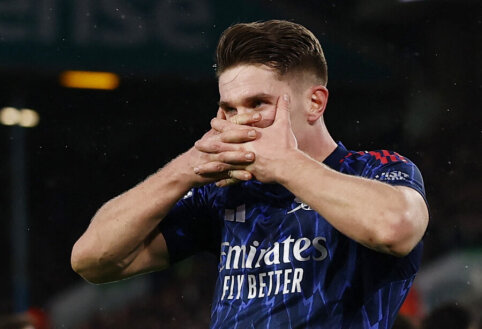 Arsenal thrashed Leeds United players away