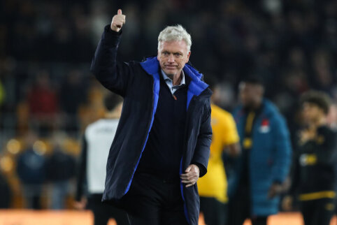 D. Moyes was furious about the yellow card shown for celebrating the goal.