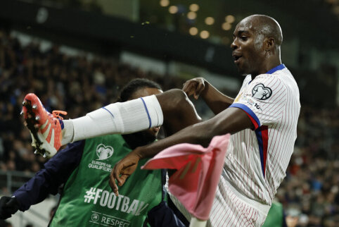 J. Mateta will not move to AC Milan and will remain with Crystal Palace.