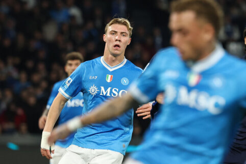 R. Hojlundo's double allowed the outnumbered 'Napoli' to snatch victory