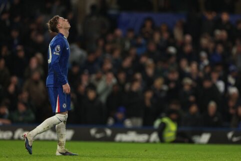 Wind-blown C. Palmer's occasion prevented the Chelsea team from overcoming Leeds.