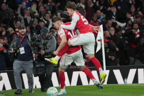 V. Gyokeres and a 16-year-old English player dramatically secured an important victory for the Arsenal team.