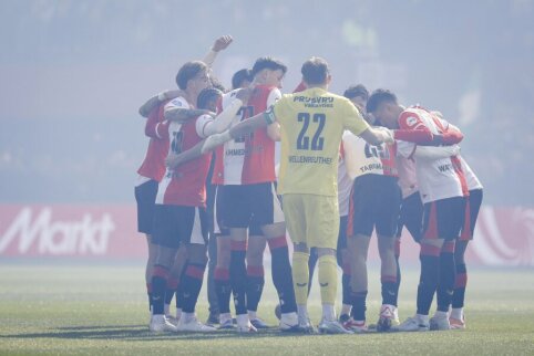 Ajax painfully lost points against their principled rival Feyenoord.