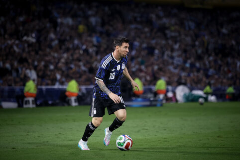 Argentina and Messi had a tough time with the football dwarf