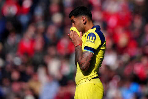 C. Romero's injury sees Tottenham fall to Sunderland in the marked match.