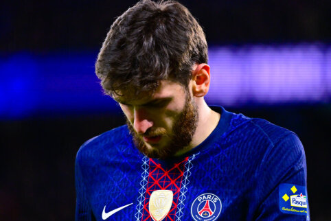 K. Kvaratskhelia's double secured a confident victory for the Parisians.