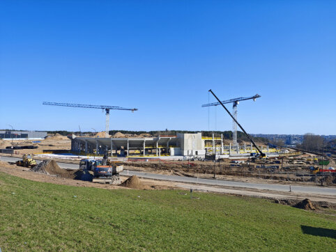 The promise not to raise the price of the building complex was given.