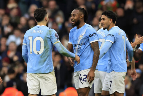 In postponed matches, Manchester City overcame Crystal Palace.