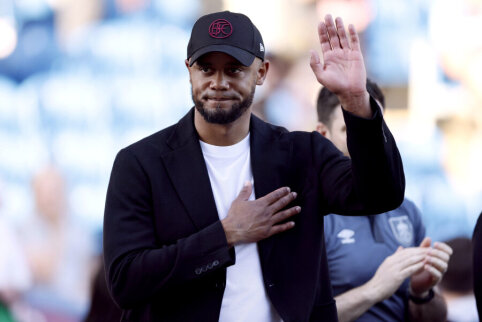 Curiosity: V. Kompany forgot the Bundesliga trophy in the kitchen