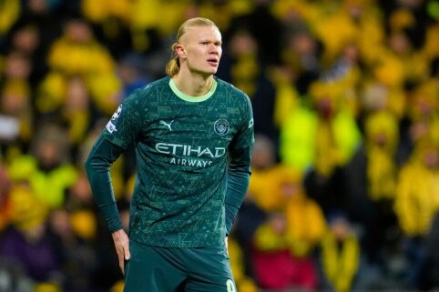 Cursed Broken: Arsenal, after stumbling against Man City, is again English champion after 22 years.