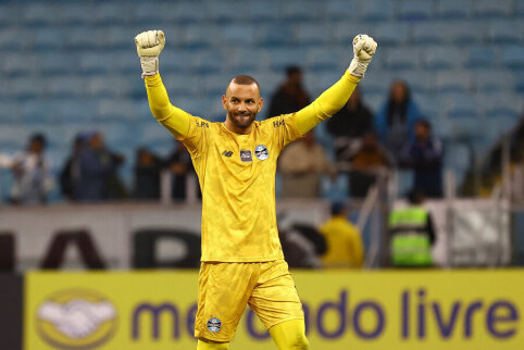 Incredible: Brazilian goalkeeper who celebrated the national team call-up fainted, but family members did not notice.