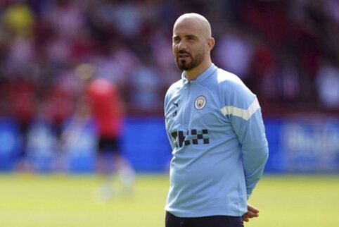 E. Maresca finalized a contract with the 'Man City' club.