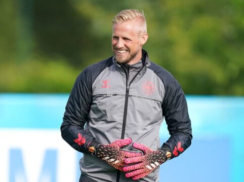 Schmeichel announces the end of his career