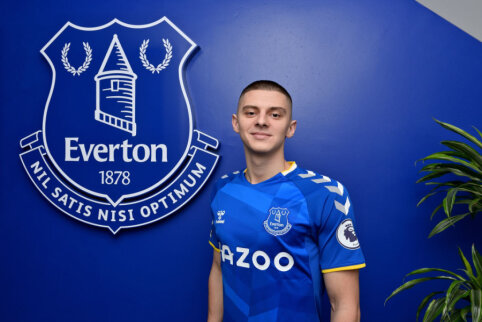 V. Mykolenko extends contract with Everton club for a long term.